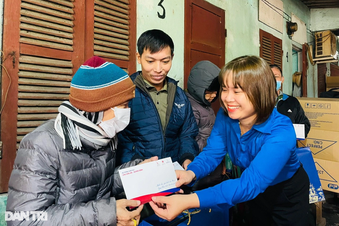 Quang Binh patients receive Tet care - 1