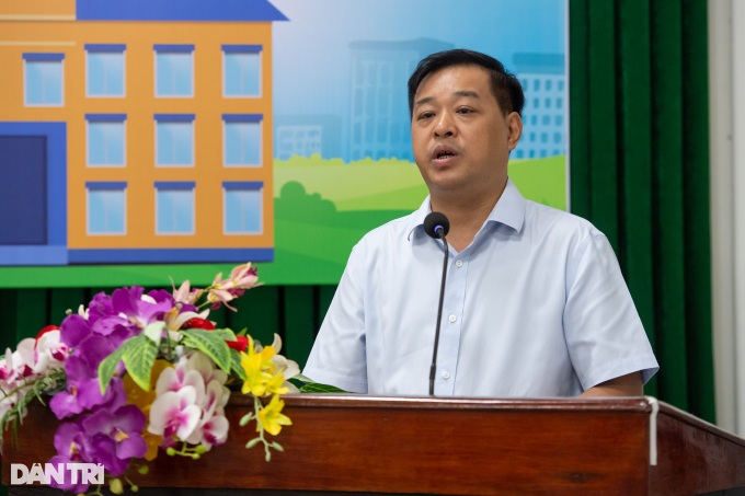 Dantri offers health insurance cards for disadvantaged Hanoi students - 4