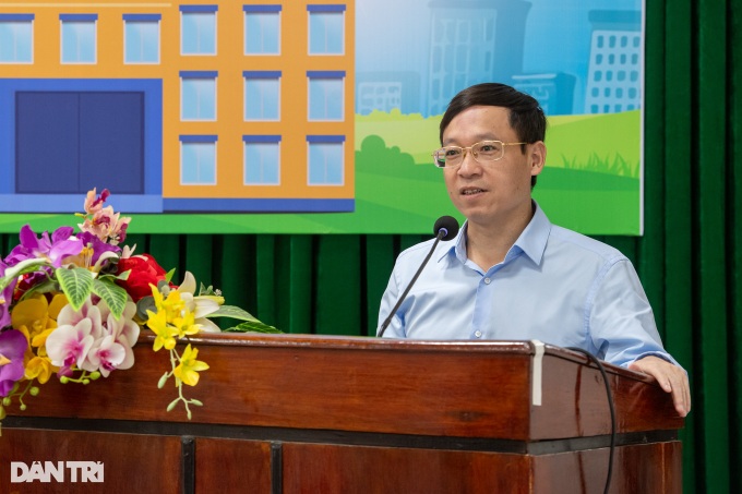 Dantri offers health insurance cards for disadvantaged Hanoi students - 2