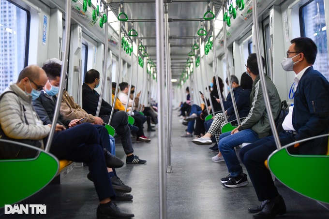 Hanoi metro passenger numbers fall after ticket sales begin - 6