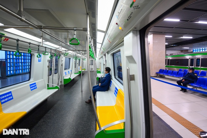 Hanoi metro passenger numbers fall after ticket sales begin - 4