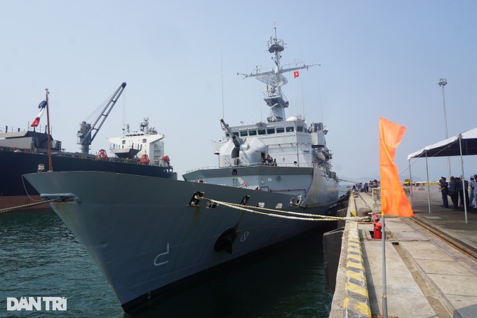 French frigate Vendemiaire arrives in Danang for five-day visit - 1 French frigate Vendemiaire arrives in Danang for five-day visit - 1