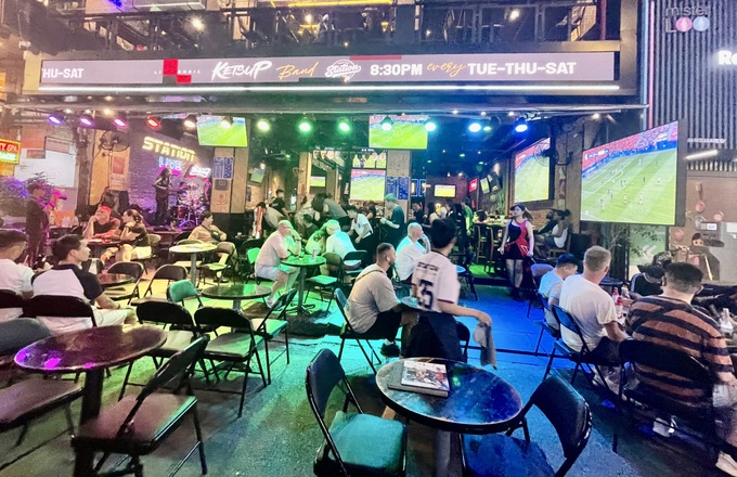 HCM City street bustles during Euro season - 1 HCM City street bustles during Euro season - 1