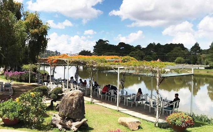 Coffee shop to be removed from famous Dalat lake - 2 Coffee shop to be removed from famous Dalat lake - 2