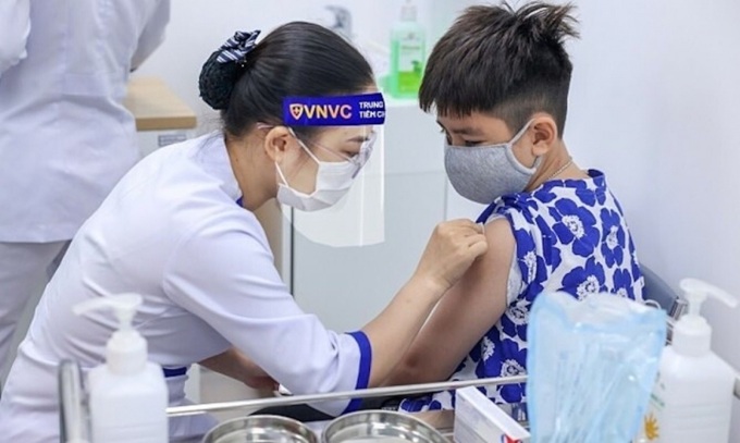 Vietnam to soon purchase COVID-19 vaccines for kids aged 5-11 - 1