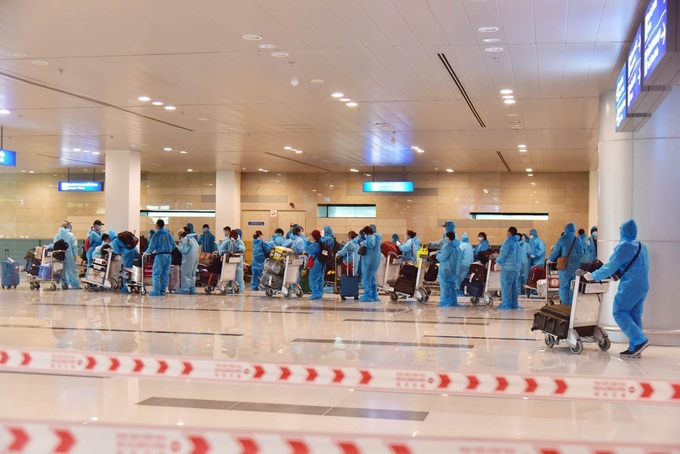 360 Vietnamese citizens return home from Singapore - 1 360 Vietnamese citizens return home from Singapore - 1