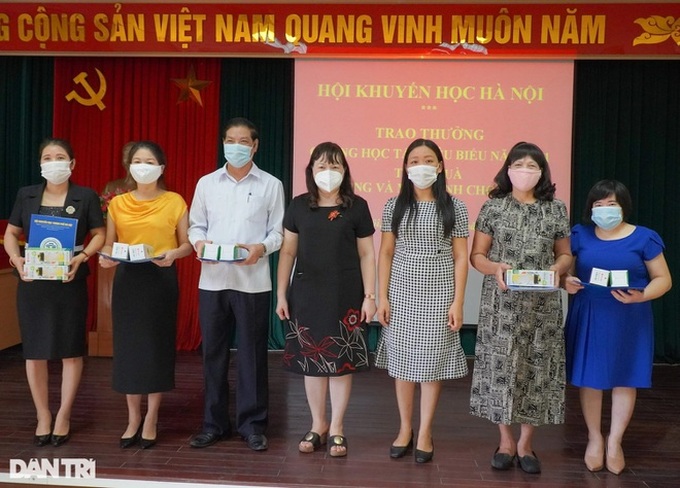 Deprived children receive help to study online - 1 Deprived children receive help to study online - 1