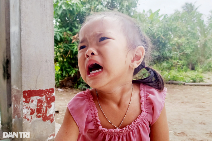 Poor mother seeking help to save daughter - 1