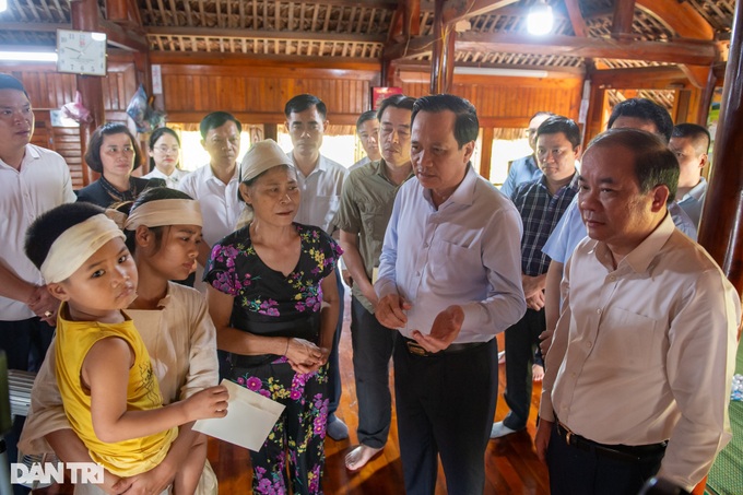 Ministry supports flood-hit households in Yen Bai - 2