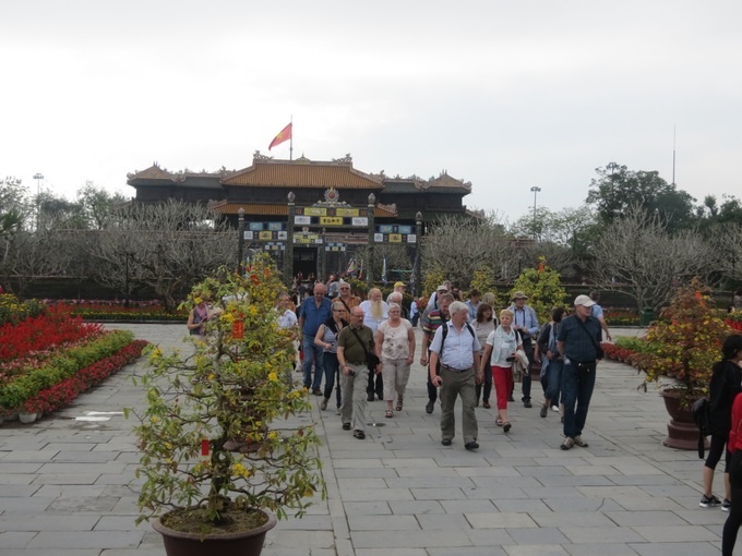 Foreign tourists to enjoy similar entrance fees to Vietnamese at relic sites - 1