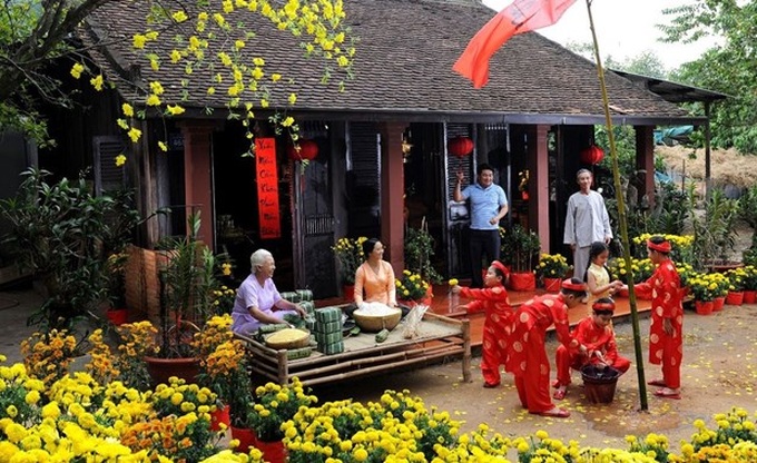 Vietnamese family tradition in Lunar New Year festival - 1