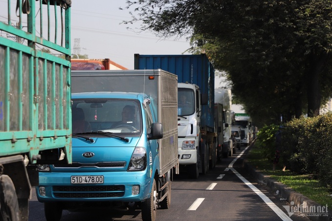 HCM City gateways severely congested as Tet nears - 3 HCM City gateways severely congested as Tet nears - 3