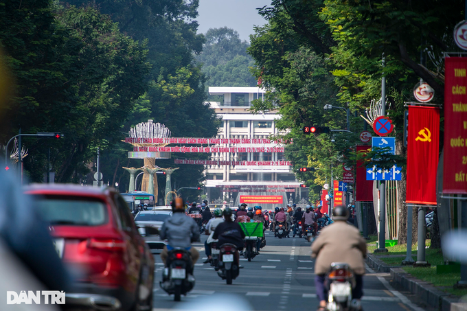 HCMC streets decorated for National Day celebration - 7