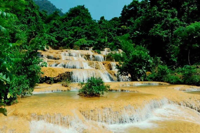 Thanh Hoa waterfall recognised as tourist site - 2