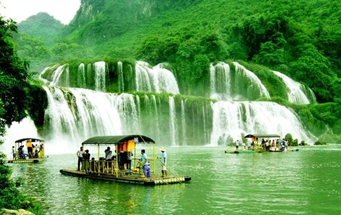 Vietnam, China pilots Ban Gioc-Detian waterfall tours - 1