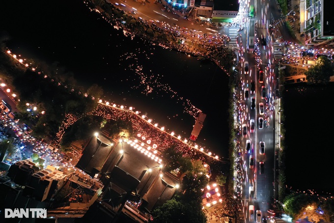 Buddha's birthday celebrated with thousands of lanterns - 8 Buddha's birthday celebrated with thousands of lanterns - 8