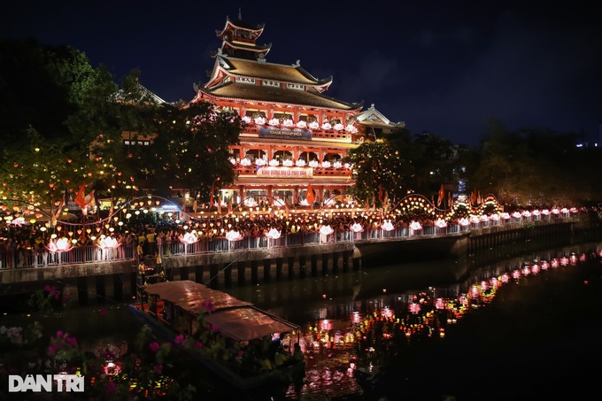 Buddha's birthday celebrated with thousands of lanterns - 6 Buddha's birthday celebrated with thousands of lanterns - 6