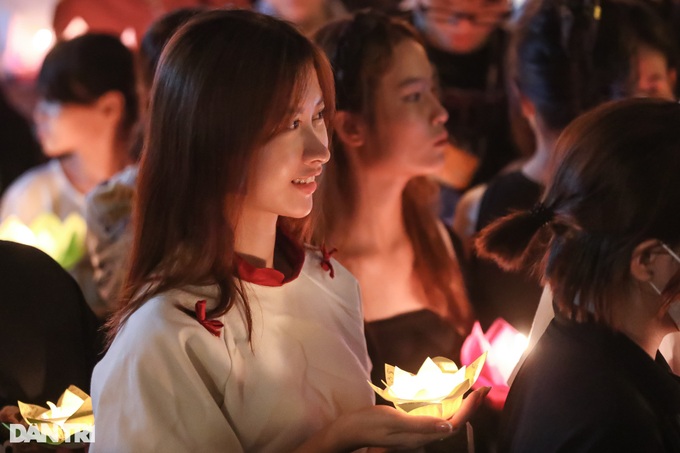 Buddha's birthday celebrated with thousands of lanterns - 3 Buddha's birthday celebrated with thousands of lanterns - 3