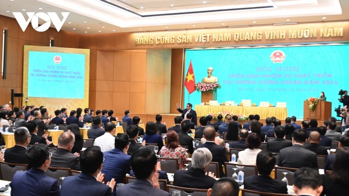 PM Chinh chairs conference on stock market development - 1