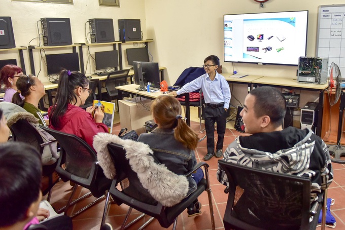 Tiny teacher inspires disabled - 1