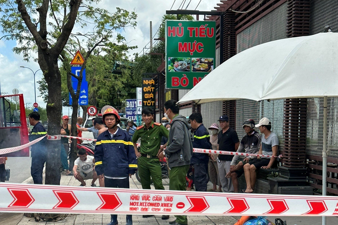 One worker dies, four hospitalised cleaning HCM City sewer line - 1