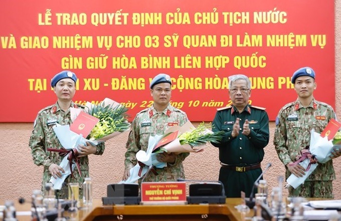Three more Vietnamese officers to join UN peacekeeping missions - 1
