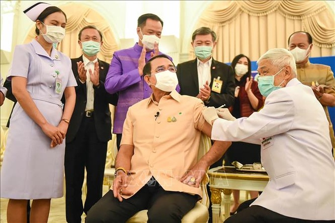 Thai PM gets AstraZeneca jab as country resumes rollout despite concerns - 1