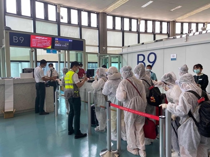 230 Vietnamese citizens return from Taiwan - 1