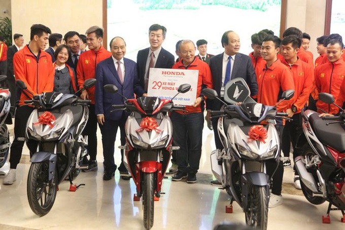 PM praises national football team victories at SEA Games - 7 PM praises national football team victories at SEA Games - 7