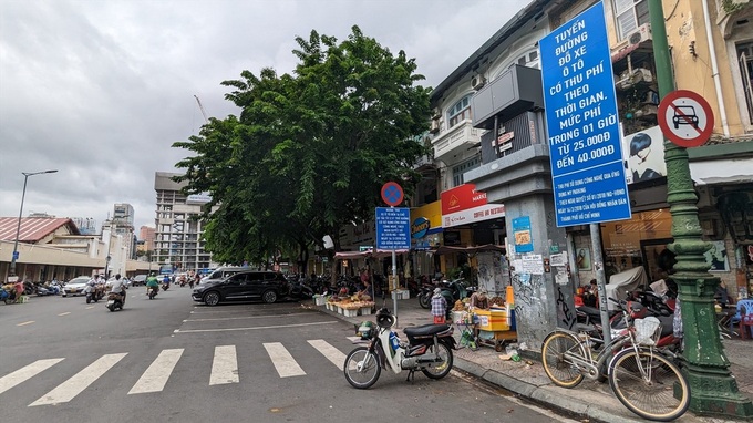 HCM City earns VND4 billion from street parking fees - 1