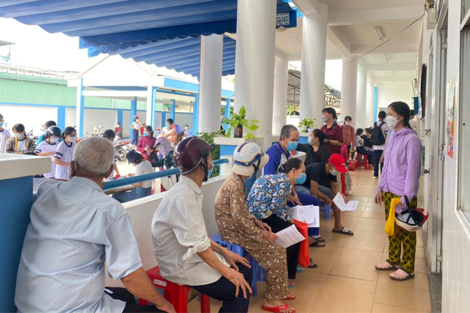 HCM City spares 10,000 beds for Covid-19 patients during Tet holiday - 1