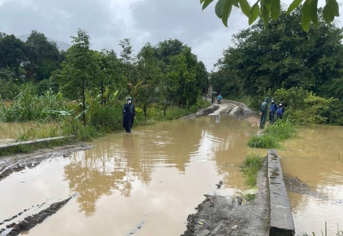 Heavy rains submerge Dak Lak town - 1