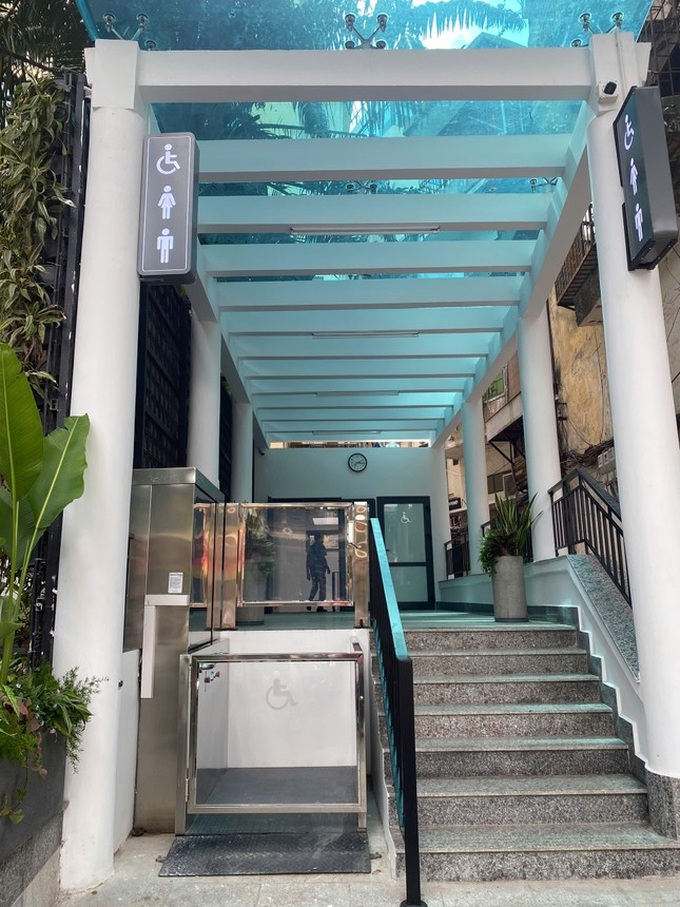 Hanoi public toilet upgraded to serve the disabled - 1
