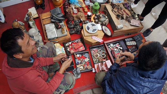 Tet antique market in Hanoi - 2 Tet antique market in Hanoi - 2