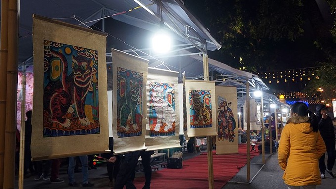 Hanoi flower market opened for Tet - 10