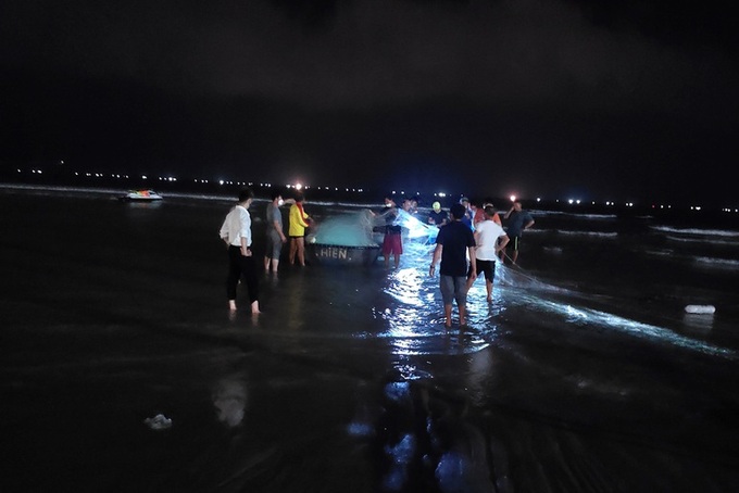 Tourist drowns at Danang beach - 1