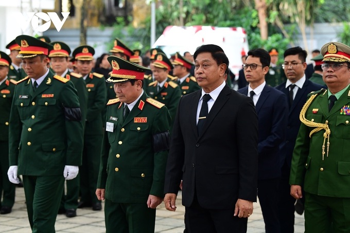 Foreign guests pay tribute to party leader Nguyen Phu Trong - 8