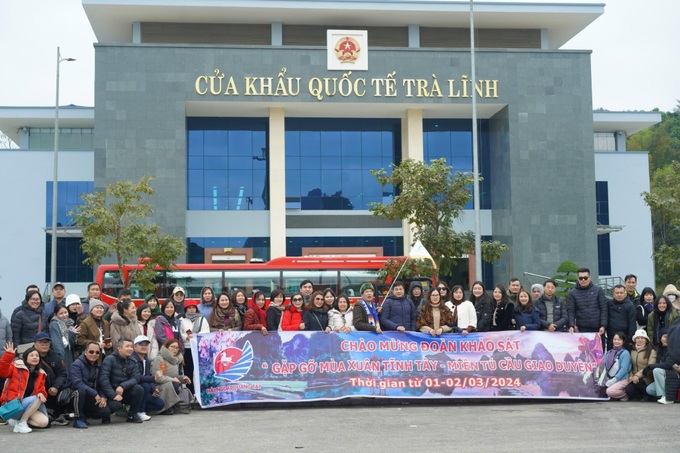 Vietnamese travel agents offer cheaper tours amid economic downturn - 3