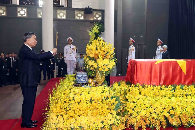 Senior Vietnamese leaders pay respects to Party General Secretary Nguyen Phu Trong - 2 Senior Vietnamese leaders pay respects to Party General Secretary Nguyen Phu Trong - 2