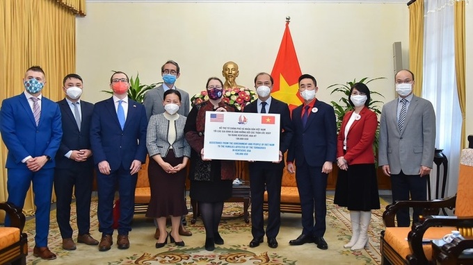 Vietnam donates US$100,000 to US to overcome tornado consequences - 1