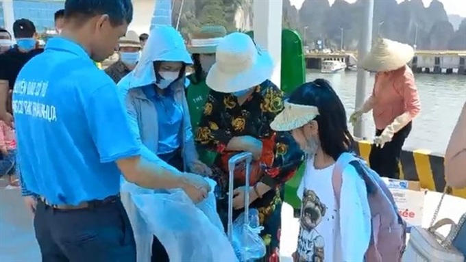 Tourists advised not to take plastic bags to Co To island - 1