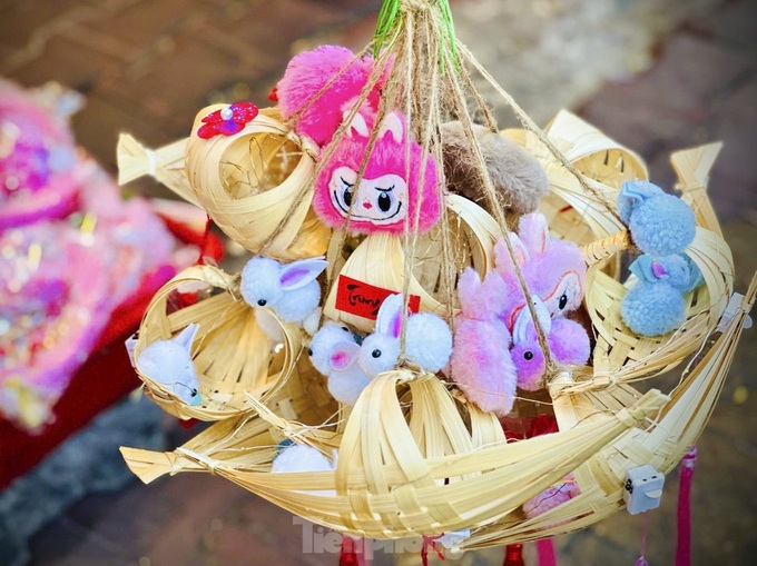 HCM City experiences early Mid-Autumn festival atmosphere - 2