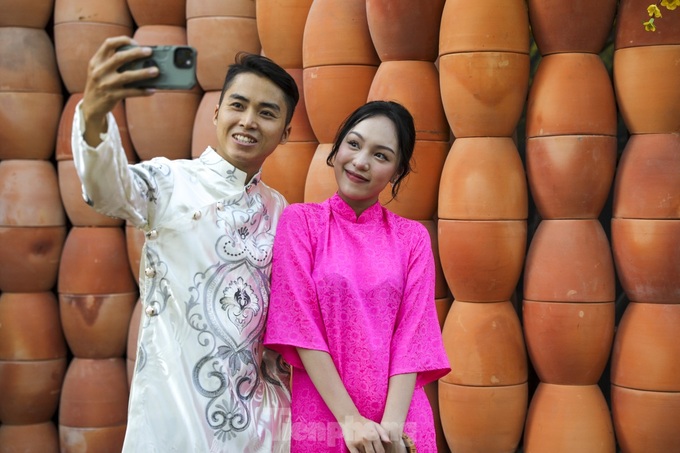 Tet calligraphy street opens in HCM City - 6