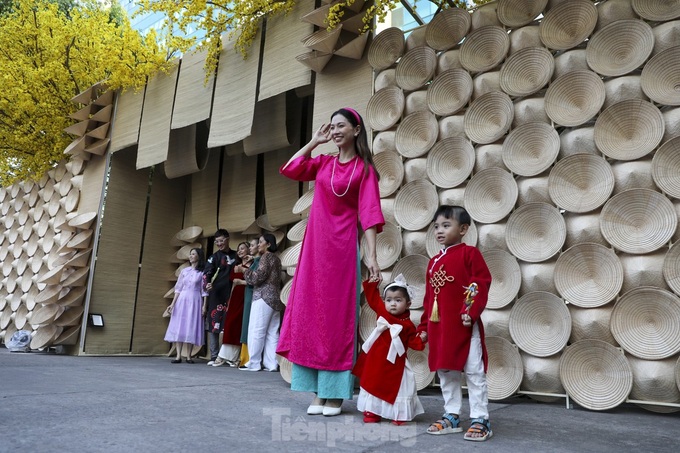 Tet calligraphy street opens in HCM City - 9