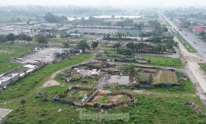 Hanoi’s parks struggle with lack of care - 11