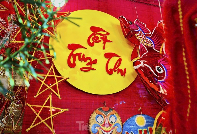 HCM City experiences early Mid-Autumn festival atmosphere - 7