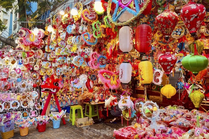 HCM City experiences early Mid-Autumn festival atmosphere - 1