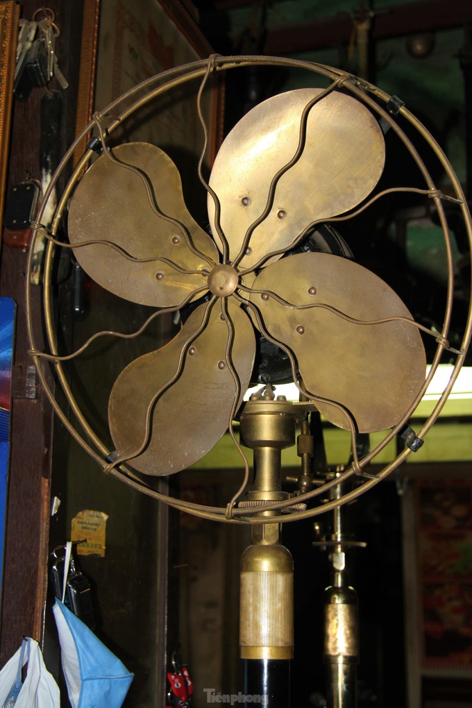 Hanoi family preserves vintage fans - 4 Hanoi family preserves vintage fans - 4