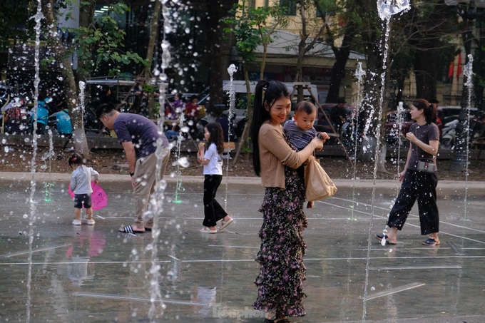 Hang Dau flower garden gets facelift - 5 Hang Dau flower garden gets facelift - 5
