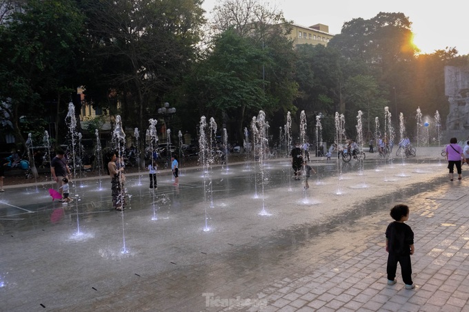 Hang Dau flower garden gets facelift - 3 Hang Dau flower garden gets facelift - 3